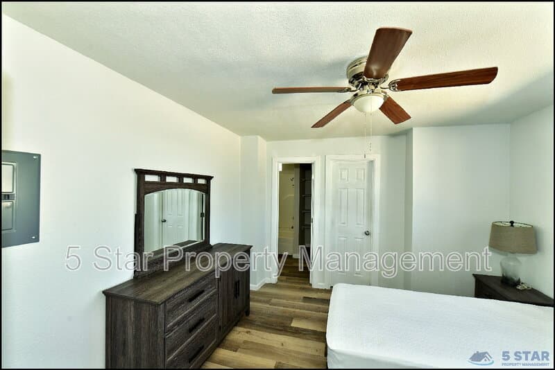 El Paso Condo: 6806 Alameda Ave