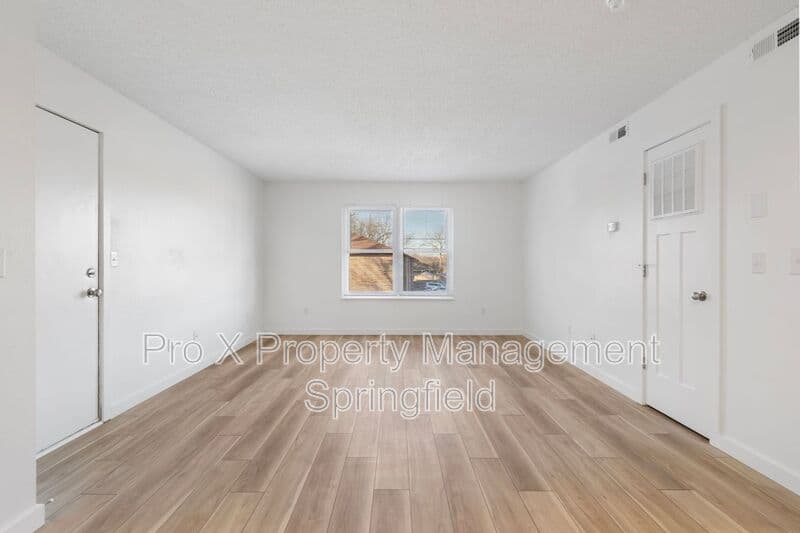 Springfield Condo: 3111 West Greenwood Street