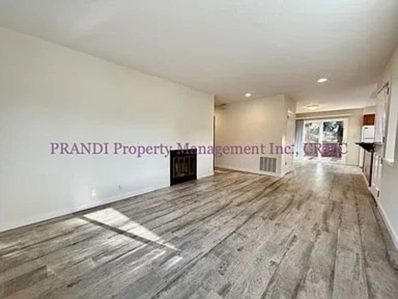 San Rafael Condo: 4 Woods St.