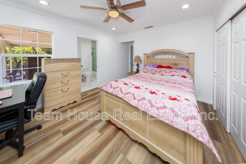 Reseda House: 19422 Welby Way