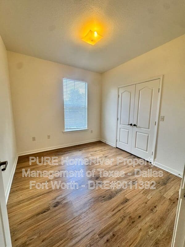 Grapevine Apartment: 400 Glade Road