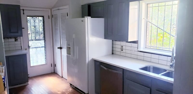 Monroe Condo: Bedroom in Mid Century Mini Mansion - All Utilities & Wif Included  - Pool