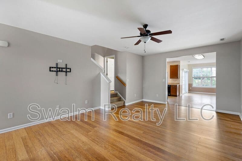 Middletown House: 325 Wilmore Dr