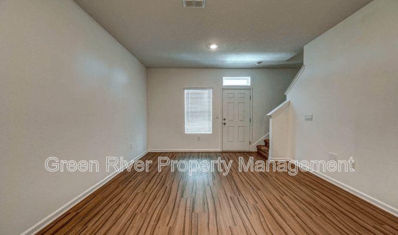 Middleburg House: 827 Rivertree Place