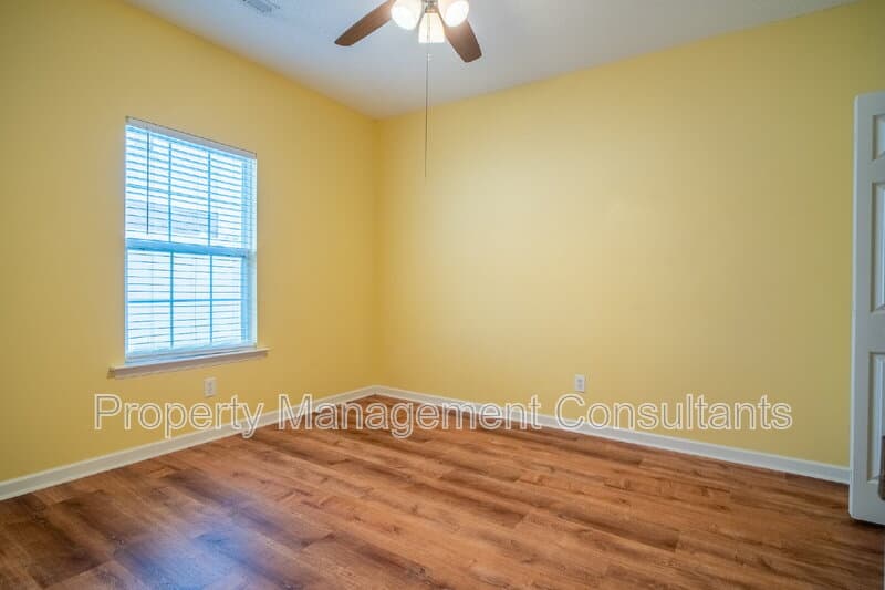 Madison House: 216 Horseshoe Bend North