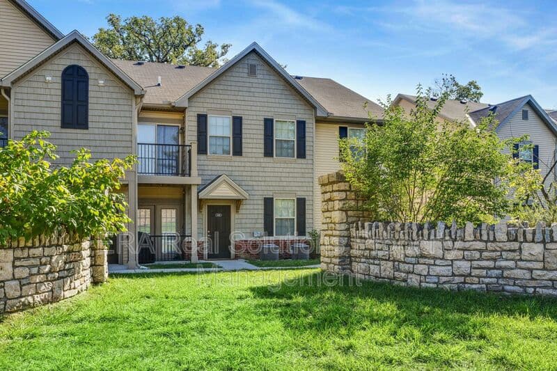 Columbus Condo: 1581-204 Gilmore Park Ave