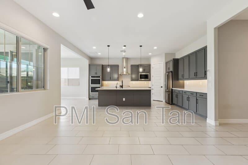 Queen Creek House: 20598 East Avenida Del Valle Court