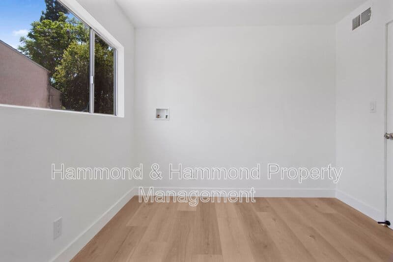 Tarzana Condo: 5700 Etiwanda Ave.