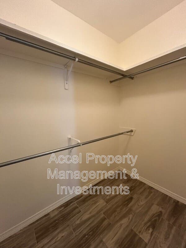 Alton Condo: 1012 W La Pointe