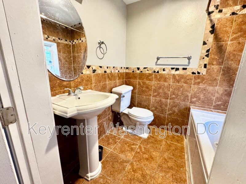 Washington Condo: 3805 W St, SE