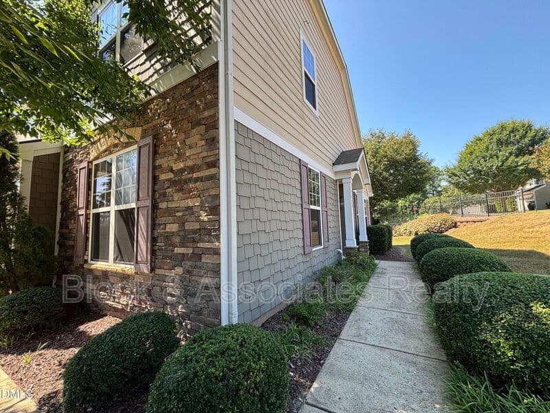 Wake Forest House: 1429 Kirkwood Hill Way