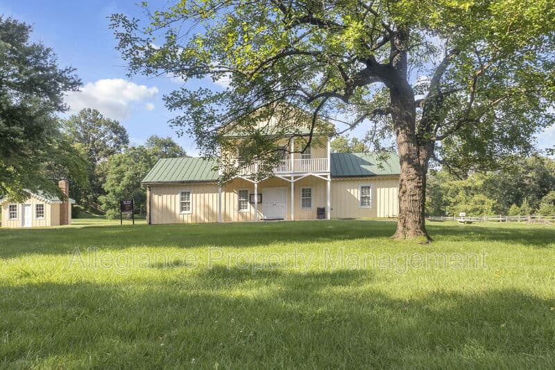 Alexandria House: 2206 Fort Ward Pl