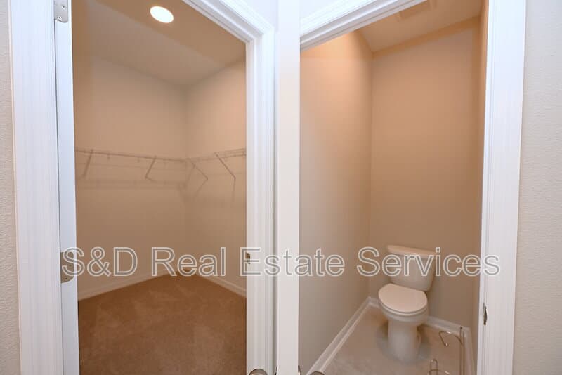 Lakeland House: 5507 Freesia Dr