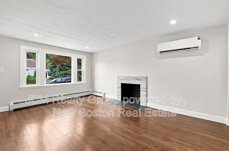 Hyde Park House: 7 Franklin St