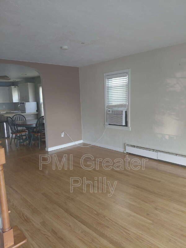 Bristol Townhome: 687 Mansion St