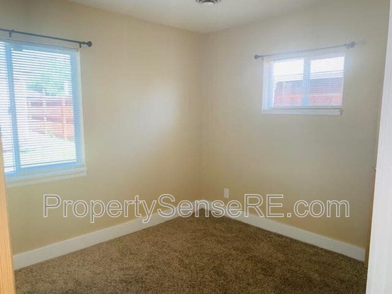 Aurora House: 1121 Alton Street