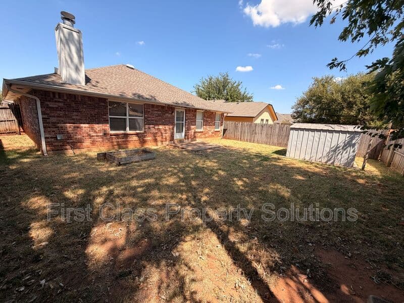 Yukon House: 12306 SW 13th St
