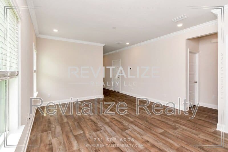 Daphne House: 11253 Cloister Drive