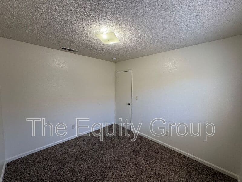 Visalia House: 244 East Prospect Avenue