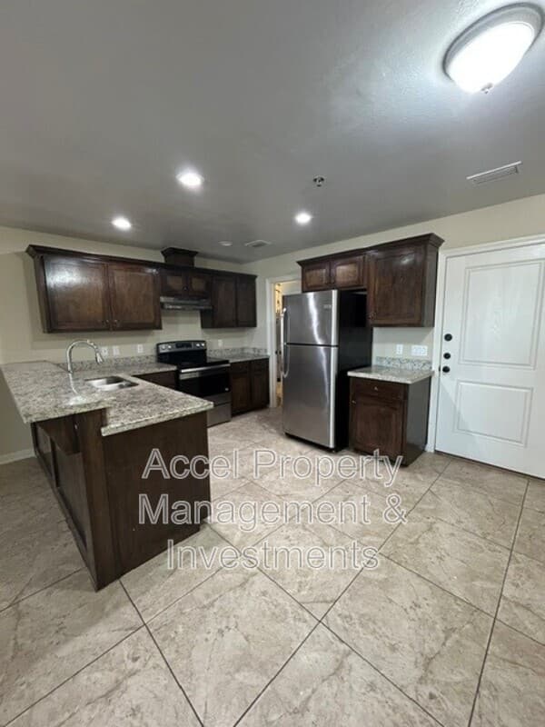 Alton Condo: 2603 E. Eisenhower
