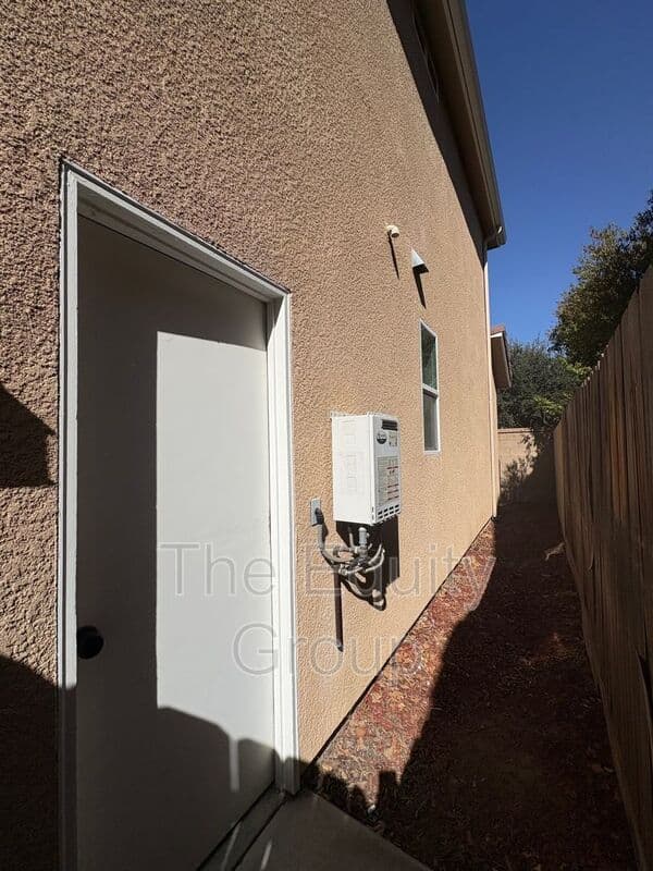 Clovis House: 3461 Alcove Way