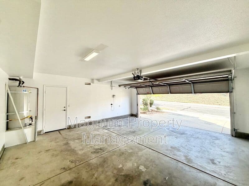 Lake Elsinore House: 34089 Dianthus Ln