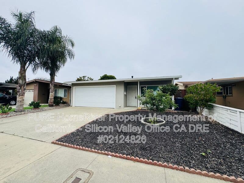 Watsonville House: 555 Bridge Street