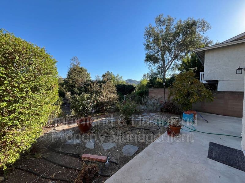 Thousand Oaks House: 832 Masterson Dr