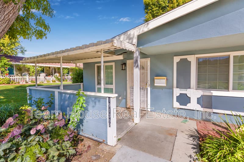 Newhall Condo: 19139 Avenue of the Oaks
