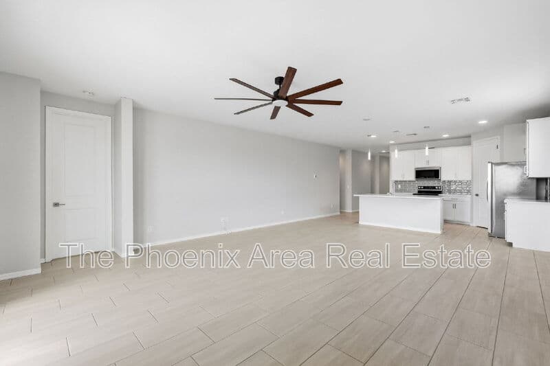Maricopa House: 35786 W Santa Monica Ave