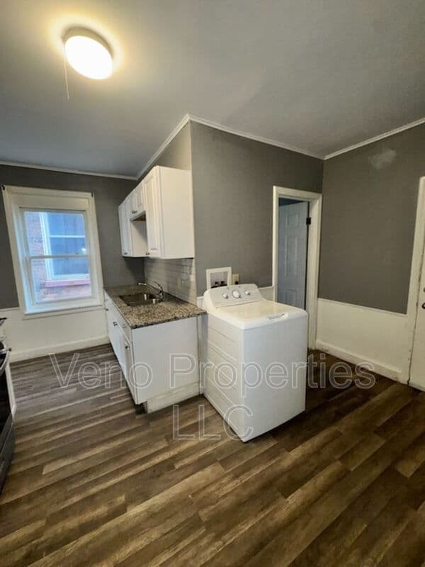 Cohoes House: 3 Cataract Street