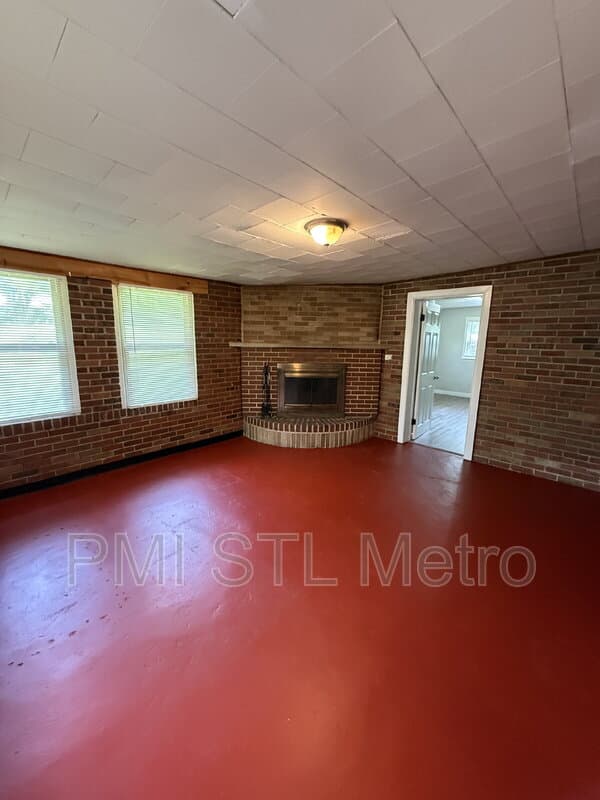 Saint Louis House: 6170 Emerald Avenue