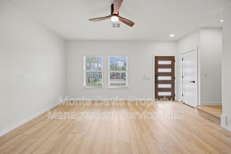 Austin Condo: 1802 Springdale Rd