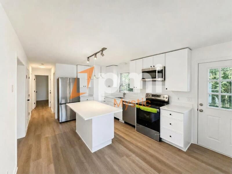 Mystic House: 106 Deerfield Ridge Dr