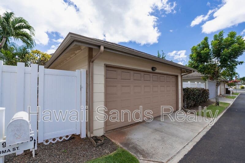 Ewa Beach House: 91-1040 Kai Kukuma St