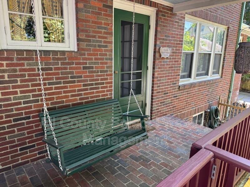 Beverly House: 38 Baker Ave
