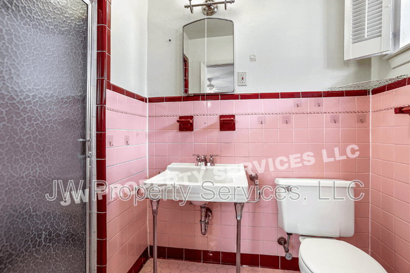 Metairie House: 226 Sena Dr