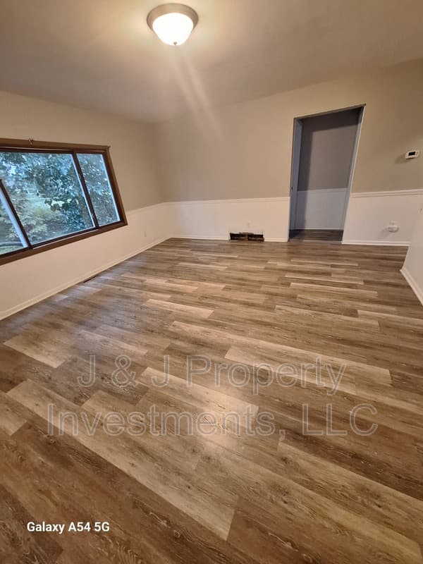 Twin Lakes House: 2349 Anna Avenue