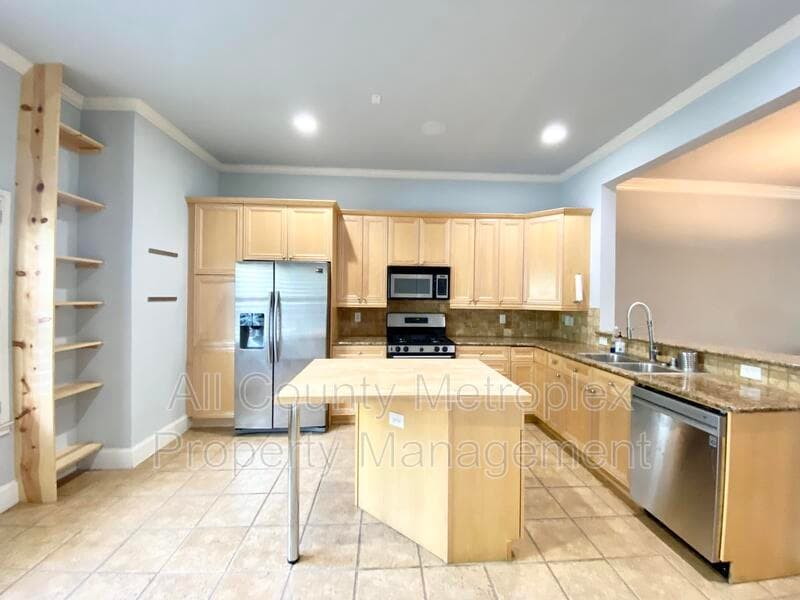 Dallas House: 1430 Pecos St