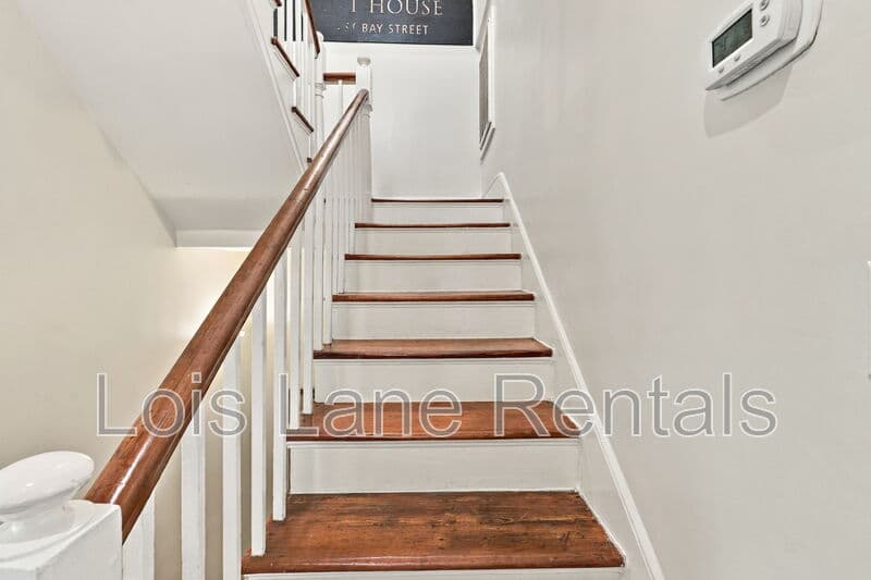 Charleston House: 22 Wentworth Street