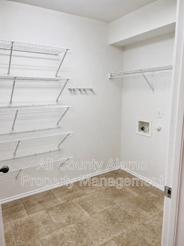 Selma House: 9006 Pinseeker