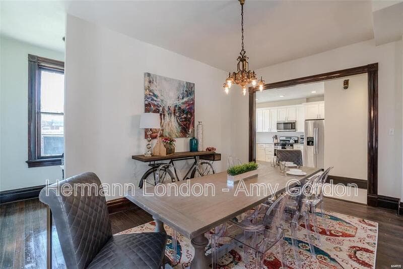 Saint Louis House: 3922 Castleman Avenue,