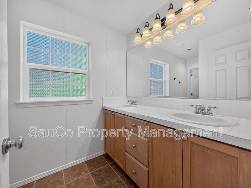 Hillsboro House: 902 SE Portlandia Ave
