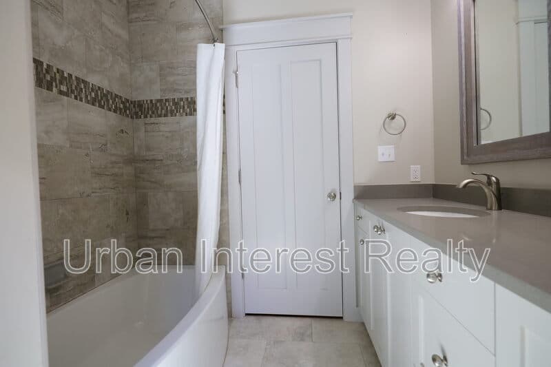 Freeport Townhome: 47 Palm Street