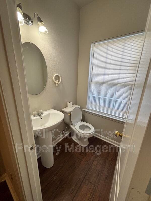 Unit 2 
College Park House: 2829 Windsor Forrest Ct