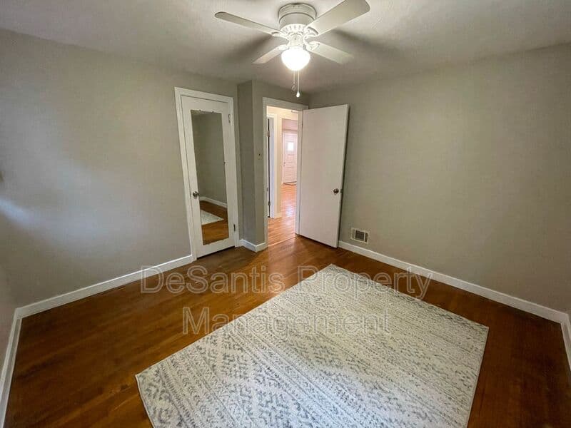 Pittsburgh House: 157 Merritt Avenue