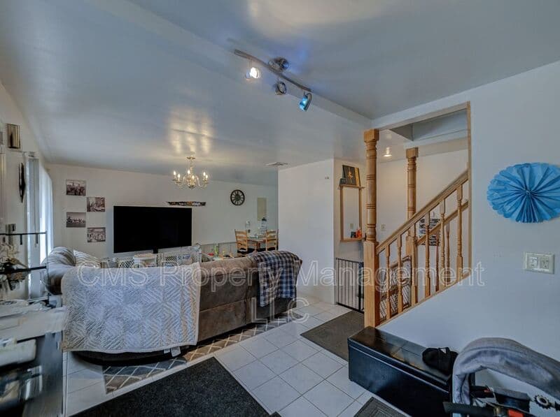 Carteret House: 74 Markowitz St