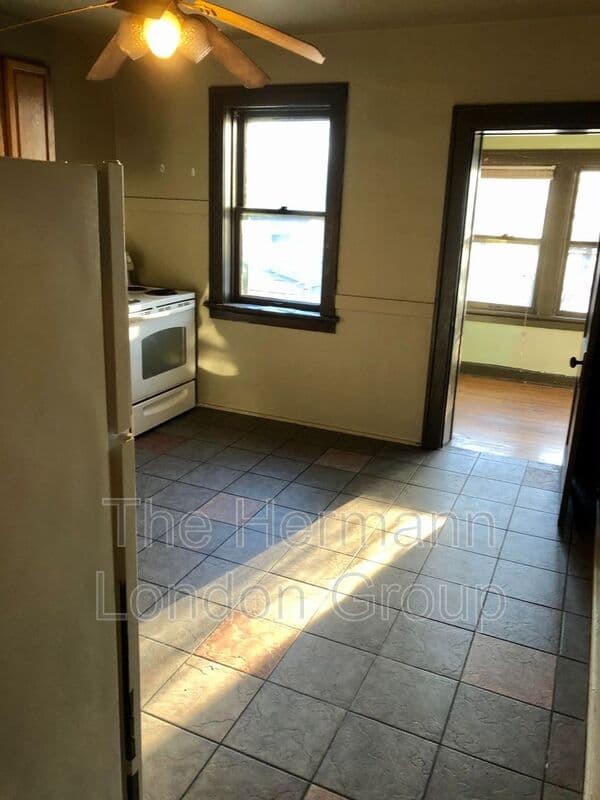 Saint Louis Condo: 924 Bates Street