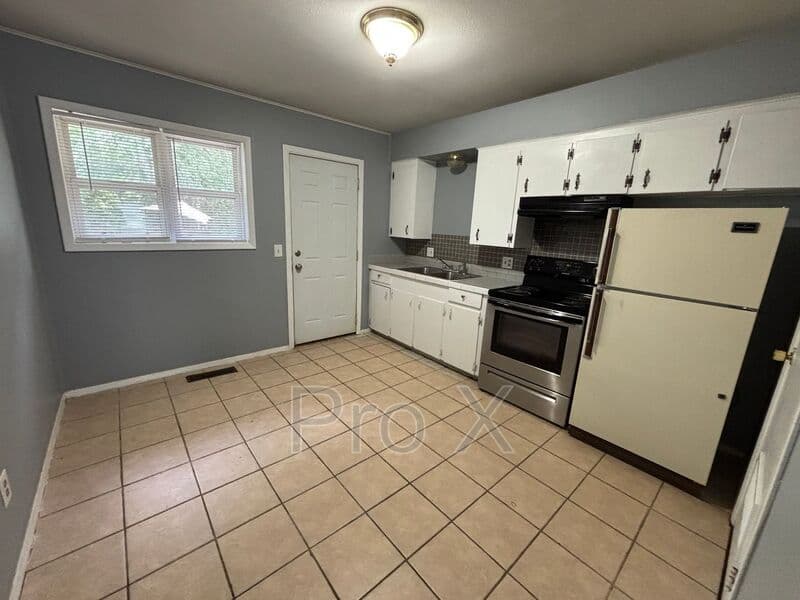 Rogers House: 8831 Country Club Drive
