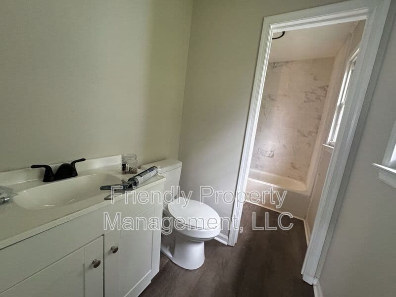Winston-Salem House: 1050 File St